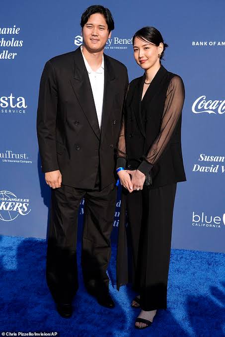 Shohei Ohtani makes rare public appearance with wife Mamiko Tanaka at Dodgers fundraising gala... amid probe into interpreter's $16m theft | Daily Mail Online