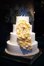 Creme De La Creme Cake Company Bakery Specializing In Wedding Cakes Grooms Cakes Birthday Cakes And Special Event Cak Cake Special Event Cakes Grooms Cake