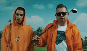 Żabson & zetha] / puerto bounce, w porcie uskuteczniam lans / sztukę mam w każdym porcie, tak jak marynarz / na bicepsie tatuaż, trzymam hajs w jej dekolcie / nie zabiorę Zabson Comments On Gizycko S Incident