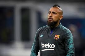 Arturo vidal awalnya dibawa ke rumah sakit karena amandel akut tetapi saat dites positif terpapar virus corona. Inter Mailand Arturo Vidal Spult Geld In Barca Kasse Abschied Von Inter Mailand