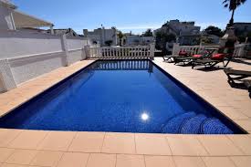 The luxor's pool complex spreads over 19,000 square feet, with four pools to choose from. Ferienhaus Villa Luxor Mit Pool Empuriabrava Id 4474762 Bei Urlaubstage De