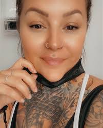 Renee Dove's Instagram, Twitter & Facebook