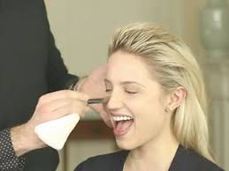 化粧品のスペシャリスト、美容部員の仕事とは？