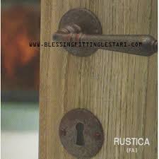 Untuk itulah simak penjelasan terkait handle pintu terbuat dari kayu agar rumah yang anda tempati menjadi nyaman, tentunya dengan desain dan model sesuai dengan idaman keluarga anda.ulasan kali ini terkait handle pintu dengan judul artikel 35+ handle pintu terbuat dari kayu, percantik ruangan! Jual Handle Pintu Kayu Vallen Martinelli Rustica Fa Antik Toko Blessing Fitting Lestari Jakarta Indotrading