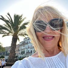 Vi ricordate questi versi: «Cantami, o diva, del Pelide Achille l'ira  funesta?» Ecco, a quanto pare Omero è il capostipite della «mascolinità  tossica» e va bandito dalle scuole. «Sono molto orgogliosa di