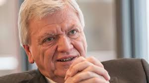 Hessens regierungschef bouffier macht aus seinen zweifeln und bedenken keinen hehl. Volker Bouffier Krank Hessens Cdu Ministerprasident Hat Hautkrebs Politik