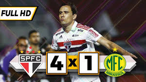 Tiago volpi juanfran robert arboleda reinaldo bruno alves dani alves tchê tchê vitor bueno igor gomes alexandre pato pablo. Pablo Marca E Sao Paulo Goleia O Mirassol Em Estreia No Paulistao Esportenet
