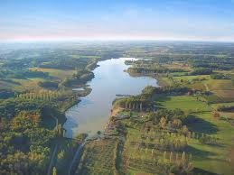 Lors de votre séjour touristique en location dans ce camping gers, vous pourrez avoir besoin d'aller à ces office de tourisme ou musées. Lac De Uby Gers 32 Geocarp Com