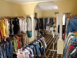 Resultado de imagem para Como montar um bazar de roupas usadas