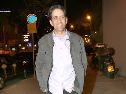 בכל מקום שהגעתי אליו נשים היו אומרות לי 'בוא תגהץ לי' וגברים היו מתלוננים שסיבכתי אותם. Qwvnpdlaedeomm