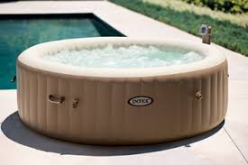 La pileta puede llegar a estrenarse en tu patio o jardín en unas pocas horas con a opción de instalar una prefabricada o this is the great lakes pool and the lido spa fiberglass models. Installer Son Spa Gonflable Sur La Terrasse Tous Nos Conseils