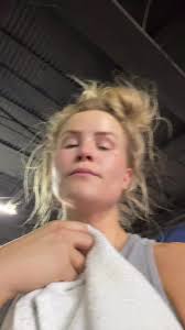 INTRO to barbells at the gym. Let me know if you want to see more (deadlift  bar, squat bar, etc) #gym #legday #workout #glutes #gymtok #fittok