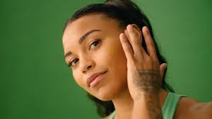 new spot for @maybelline 🎀 thank-you to the team for this! Agency:  @thehero.co Production Company @porkstoreproductions Director: @grace_mo0re  Producer: @gsquinn Production Manager: @lknichols @sophbooth AD:  @jessofarrell DP: @maxwellwalter 1st AC: @_ ...