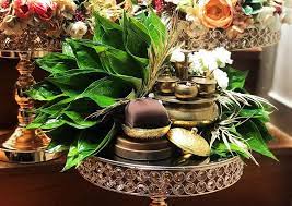 See more of gubahan sirih junjung pasir puteh on facebook. Disini Kami Sertakan 25 Gubahan Sirih Junjung Yang Kreatif Modern Flower Arrangements Flower Bouquet Wedding Banana Leaf Art