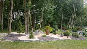 Massif De Ma Creation Avec 2 Couleurs De Gravier De La Pouzzolane Achete Chez Deco Du Jardin Deco Jardin Jardin Japonais Jardins