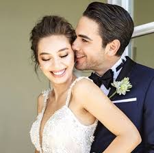 Fahriye Evcen Gelinligi Ve Sac Modeliyle Neslihan Atagul Un Kopyasi Gibi Magazin