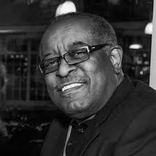 Lonnie Hewitt's Instagram, Twitter & Facebook