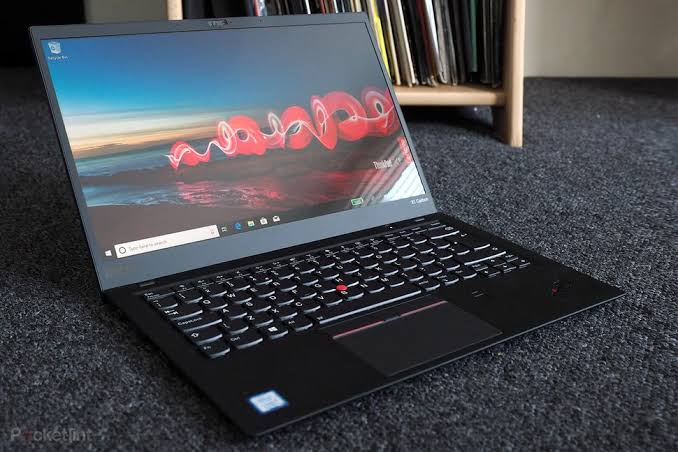 Tampilan Lenovo ThinkPad X1 Carbon jika sedang nggak dilipat.