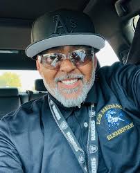 THIS IS OUR FAMILY PORTRAIT FROM OLD SUISUN BACK IN THE 80'S LMFAO 😂