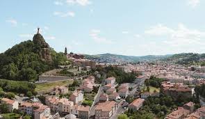 Voici les étapes pour consulter vos comptes crédit agricole 43 sur internet et consulter votre solde s'identifier à votre comptes crédit agricole haute loire en ligne peut se faire depuis le portail de la caisse régionale. Le Puy En Velay La Jolie Prefecture De Haute Loire Vai En Vadrouille Blog Voyage Et Lifestyle