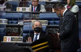 Ahli parlimen jelutong rsn rayer meminta penjelasan terperinci mengenai perkara itu kerana ia membabitkan ahli parlimen yang bersidang hari ini. Isu Usul Undi Percaya Tidak Percaya Dibahaskan Di Parlimen Hari Ini Malaysianow