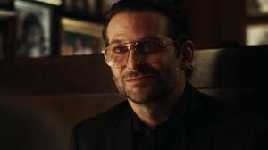 Kan iemand de zonnebril van Bradley Cooper in War Dogs identificeren? :  r/sunglasses