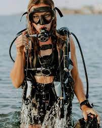 Girls Who Scubadiving In Authentic Bedouin Dahab Redsea Egypt Dajver Dajving Krasnoemore Daha Scuba Girl Wetsuit Scuba Girl Scuba Diving Photography