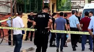 Batman şehirlerarası otogar'da yaşanan kan davası cinayetinin görüntüleri ortaya çıktı. Batman Da Silahli Kavga 1 Olu 3 Yarali