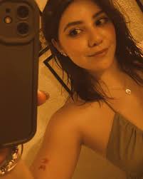 Vicky Valencia (@vicky_valencia) • Instagram photos and videos