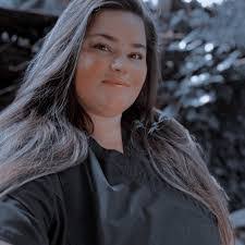 Wanda Sewell's Instagram, Twitter & Facebook