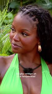 När Nicolas kom in började Frida fatta tycke för honom direkt. Tycker du  att Frida borde utforska sin kemi med Nicolas eller stanna med Emil?🤔  #LoveIslandSE