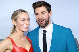 Tall, handsome american film and television star john krasinski is known for his role as sardonic nice guy jim halpert on nbc's popular tv series, konttori. Z6irkmlzteh4mm