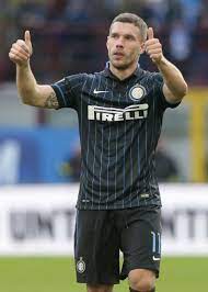 Lukas podolskis wechsel zu inter mailand sollte zum wendepunkt einer ins stocken geratenen karriere werden. Lukas Podolski Bei Inter Mailand Geht Doch Der Spiegel