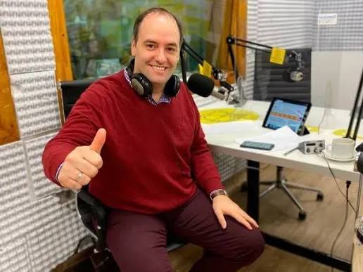 Quién es Manuel Adorni, el economista tuitero que será el nuevo vocero de  Javier Milei | Radio Dos Corrientes