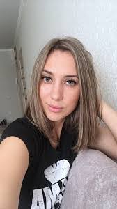 Julie Mraz's Instagram, Twitter & Facebook