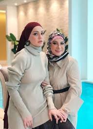 Mungkin ramai yang tidak tahu bahawa personaliti tv yang cantik nadia shahrul annuar, 31 merupakan anak kepada pengasas produk kecantikan popular yang dikenali sebagai kak ton. Mahu Hidup Sederhana Kak Ton Jual Banglo 17 Bilik Sebab Selesa Duduk Rumah Kecil Nona