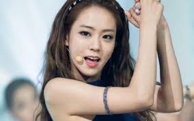 Super Junior's Siwon spotted growing out his beard again