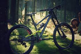 Es giert nach geschwindigkeit auf rennstrecken und will mit straffer führung durch den bikepark gejagt werden. Votec Vd 2017 Vital Bike Of The Day Collection Mountain Biking Pictures Vital Mtb
