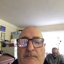 Dennis Easton's Instagram, Twitter & Facebook