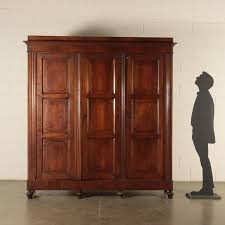 Even a simple nightstand instantly becomes more useful once it has a. Schrank In Nussbaum Schranke Antiquitaten Dimanoinmano It
