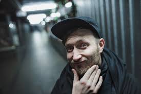 Zwischen Neonlicht und Kufengewitter