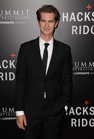 Andrew garfield's height is 5ft 10.5in (179 cm). How Old Is Andrew Garfield When Did The Amazing Spider Man Star Date Emma Stone And Who Is He Seeing Now