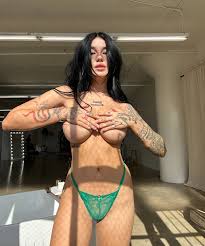 Luna Ellie 0.02% ⋆˙⟡♡ on X: RT to remove my hands 👀  t.coET2us3z8Cp  X