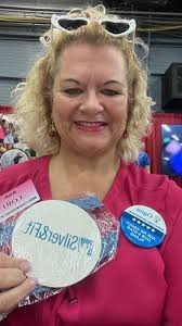 Lori M Cody (@firstborntwin)