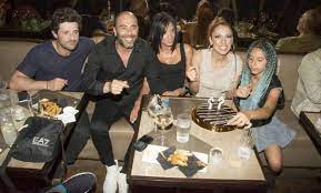 Η ματθίλδη μαγγίρα πέρασε το φετινό πάσχα μαζί με την κόρη της, στην αμερική. Mat8ildh Maggira Giortase Ta Gene8lia Ths Me Th Korh Kai Toys Filoys Ths Eikones