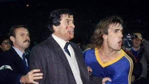 Homenajes  editar  el 14 de abril de 2018, en la previa del clásico del sur del gran buenos aires, lanús tuvo un gesto solidario con el dt de banfield, julio césar falcioni. Se Cumplen 29 Anos Del Bochornoso Colo Colo Boca Por La Libertadores 1991 Tyc Sports