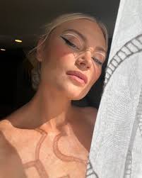 Hi if you're in Aspen I am performing