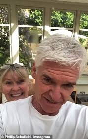 Holly Willoughby praises Phillip Schofield's wife Stephanie after she gave  him a haircut