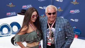 Ric flair or richard flair is a former wrestler who now works as a wrestling manager. Wwe Frau Von Ric Flair Hat Corona Flair Widerspricht Bericht