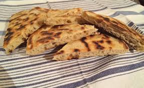 Sicuramente lontano dall'umbria, la torta al testo non è conosciuta, ma chi è passato da queste parti, con molta probabilità l'ha trovata in tavola, nel ristorante o nell'agriturismo dove ha mangiato. Torta Al Testo Come Una Volta Le Farfalle Nello Stomaco